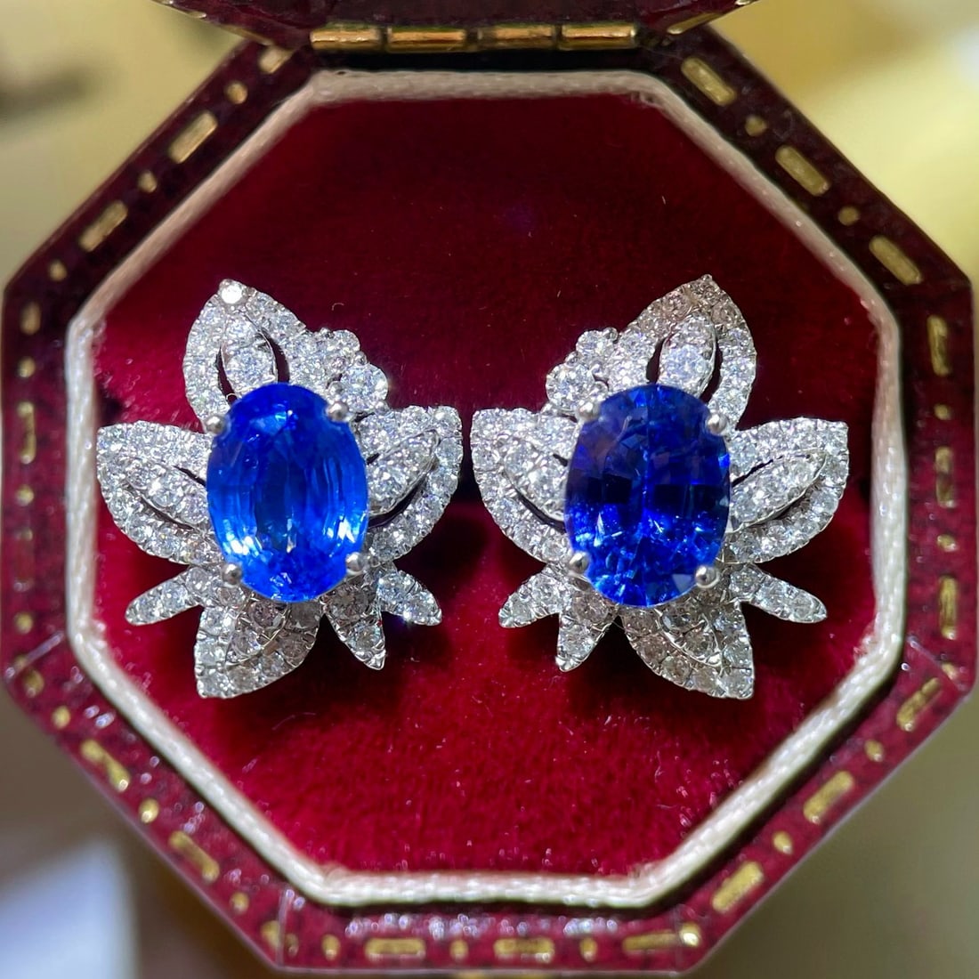 14k Gold 2.11 Ctw Natural Sapphire & Diamond Earrings: Ref:230942408 // gold content:14k gold // main gemstone:sapphire // shape:oval // carat weight:1. 74ct // color:cornflower blue // treatment:natural // // adjacent gemstone 2 : diamond //