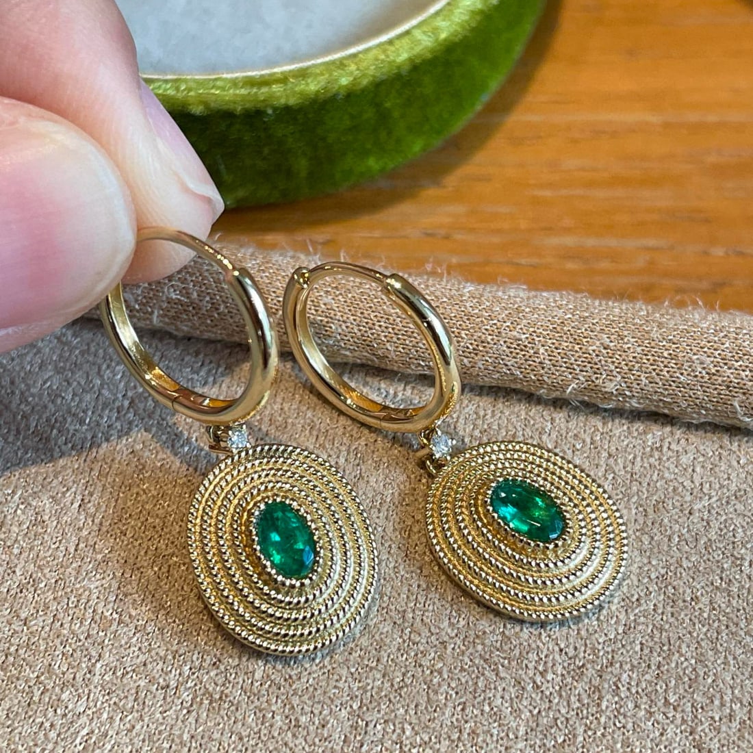 14k Gold 0.4 Ct Vivid Green Natural Emerald & Diamond Earrings - 6