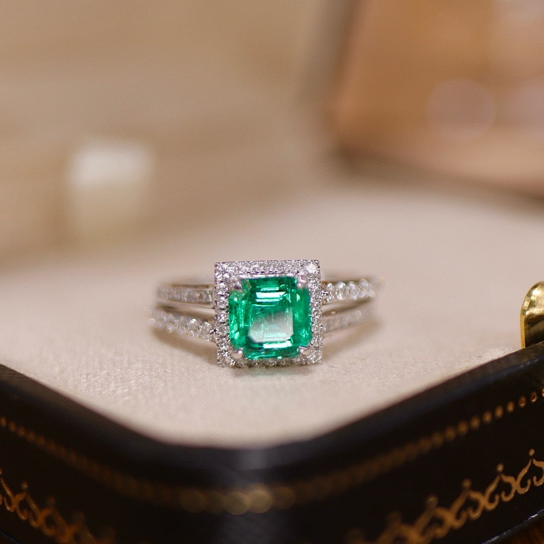 14k Gold 1.78 Ctw Natural Emerald & Diamond Ring: Ref:230942421 // gold content:14k gold // ring size:7. 25us // // main gemstone:emerald // shape:octagonal // carat weight:1. 3ct // color:green // treatment:natural // // adjacent gemstone 2 :