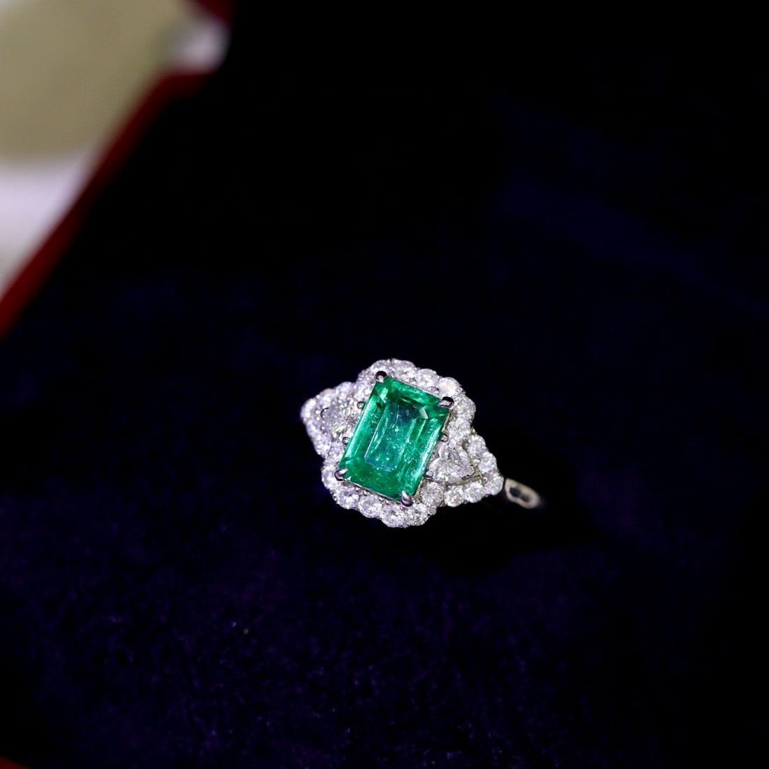 14k Gold 1.79 Ctw Vivid Green Natural Emerald & Diamond Ring - 4