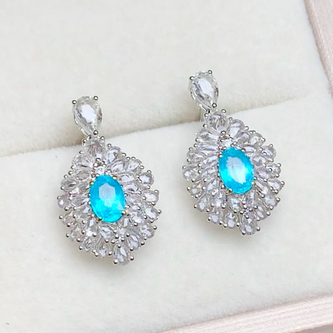14k Gold 1 Ct Natural Paraiba Tourmaline & Sapphire Earrings: Ref:230944007 // gold content:14k gold // main gemstone:paraiba tourmaline // shape:oval // carat weight:1ct // color:neon blue // treatment:natural // // adjacent gemstone 2 : sapphire // shape:multi