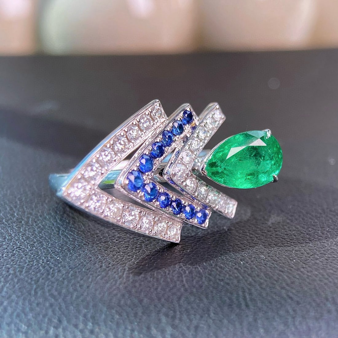 14k Gold 2.27 Ctw Natural Emerald & Diamond Ring: Ref:230944009 // gold content:14k gold // ring size:7. 25us // // main gemstone:emerald // shape:pear // carat weight:1. 71ct // color:green // treatment:natural // // adjacent gemstone 2 : diamond //