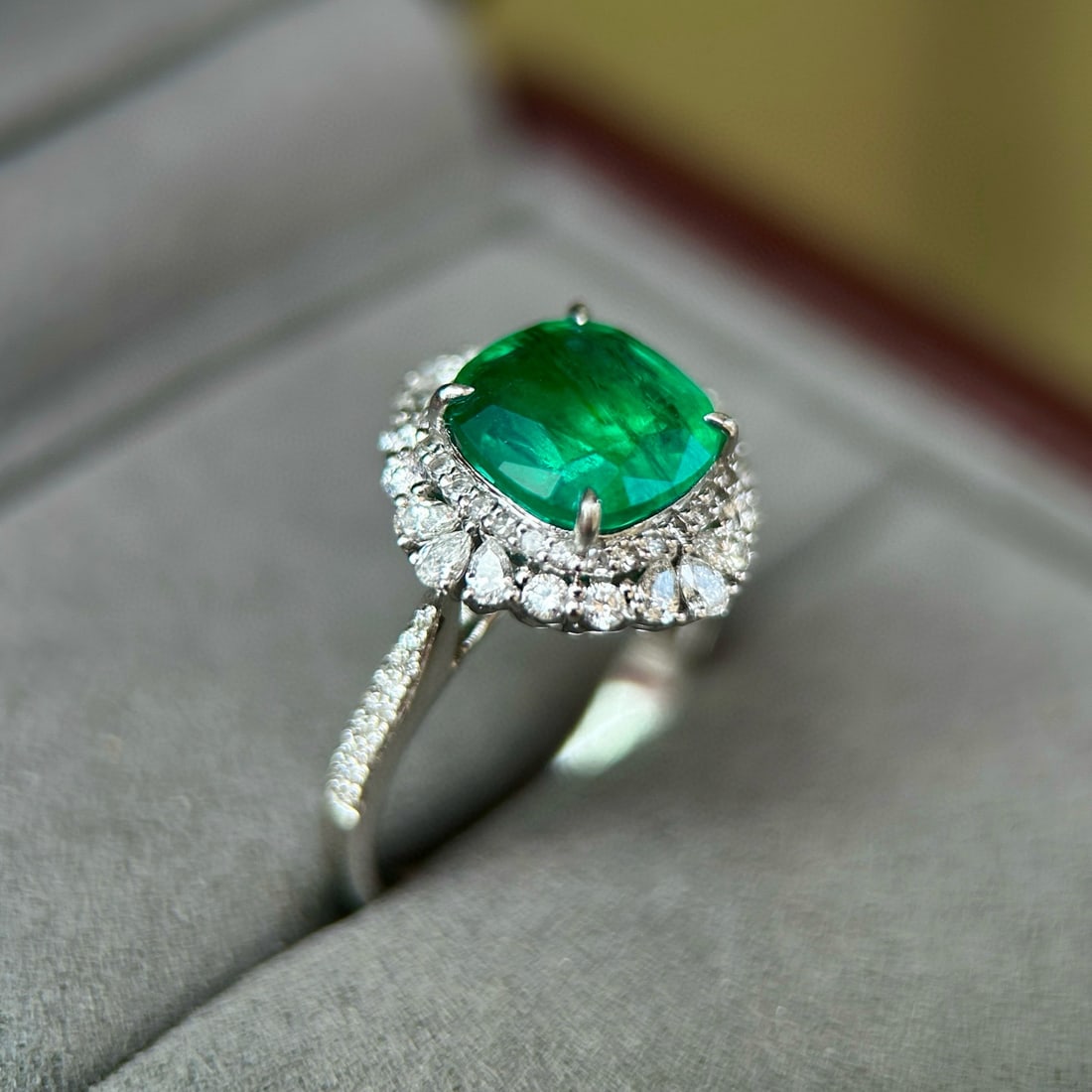 14k Gold 3.45 Ctw Vivid Green Natural Emerald & Diamond Ring - 3