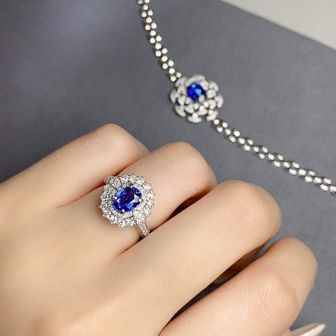 14k Gold 2.22 Ctw Vivid Blue Natural Sapphire & Diamond Ring - 4