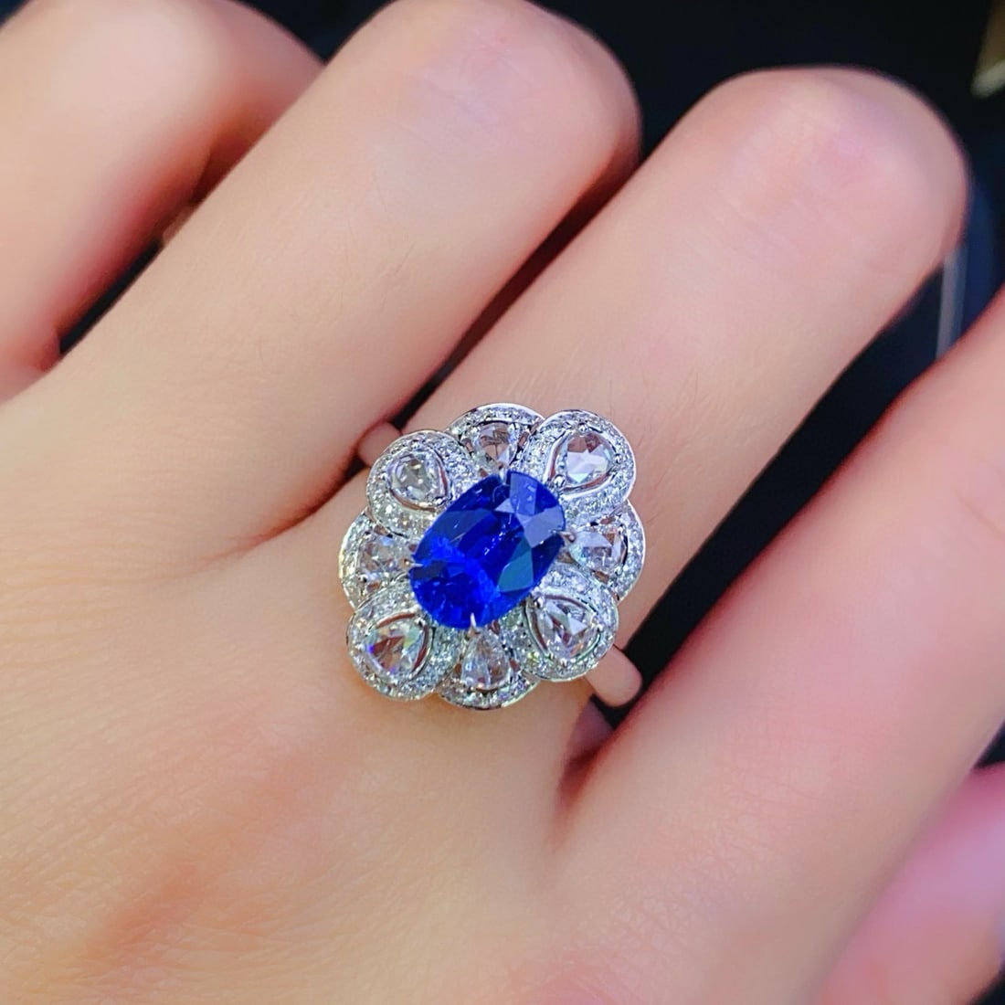 14k Gold 2.69 Ctw Vivid Blue Natural Sapphire & Diamond Ring - 5