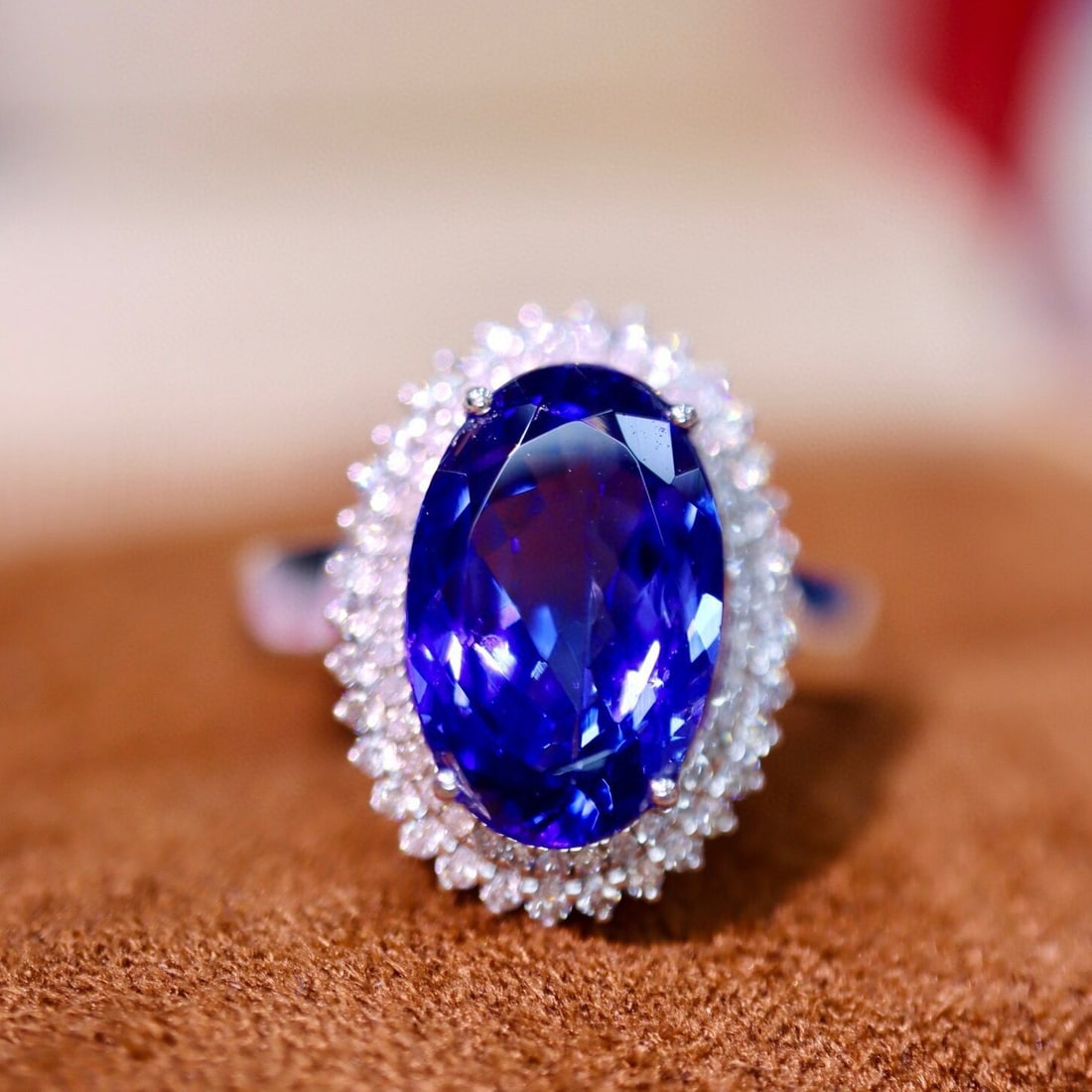14k Gold 3.53 Ctw Natural Tanzanite & Diamond Ring: Ref:230944025 // gold content:14k gold // ring size:7. 25us // // main gemstone:tanzanite // shape:oval // carat weight:2. 95ct // color:blue // treatment:natural // // adjacent gemstone 2 :