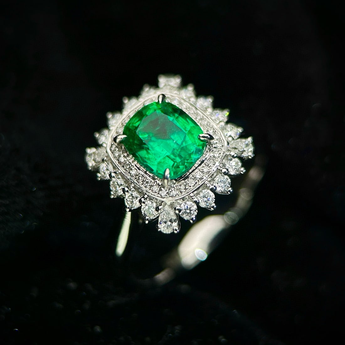 14k Gold 2.35 Ctw Vivid Green Natural Emerald & Diamond Ring - 4