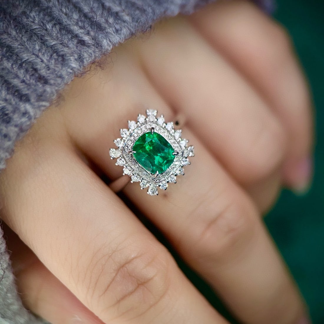 14k Gold 2.35 Ctw Vivid Green Natural Emerald & Diamond Ring - 5