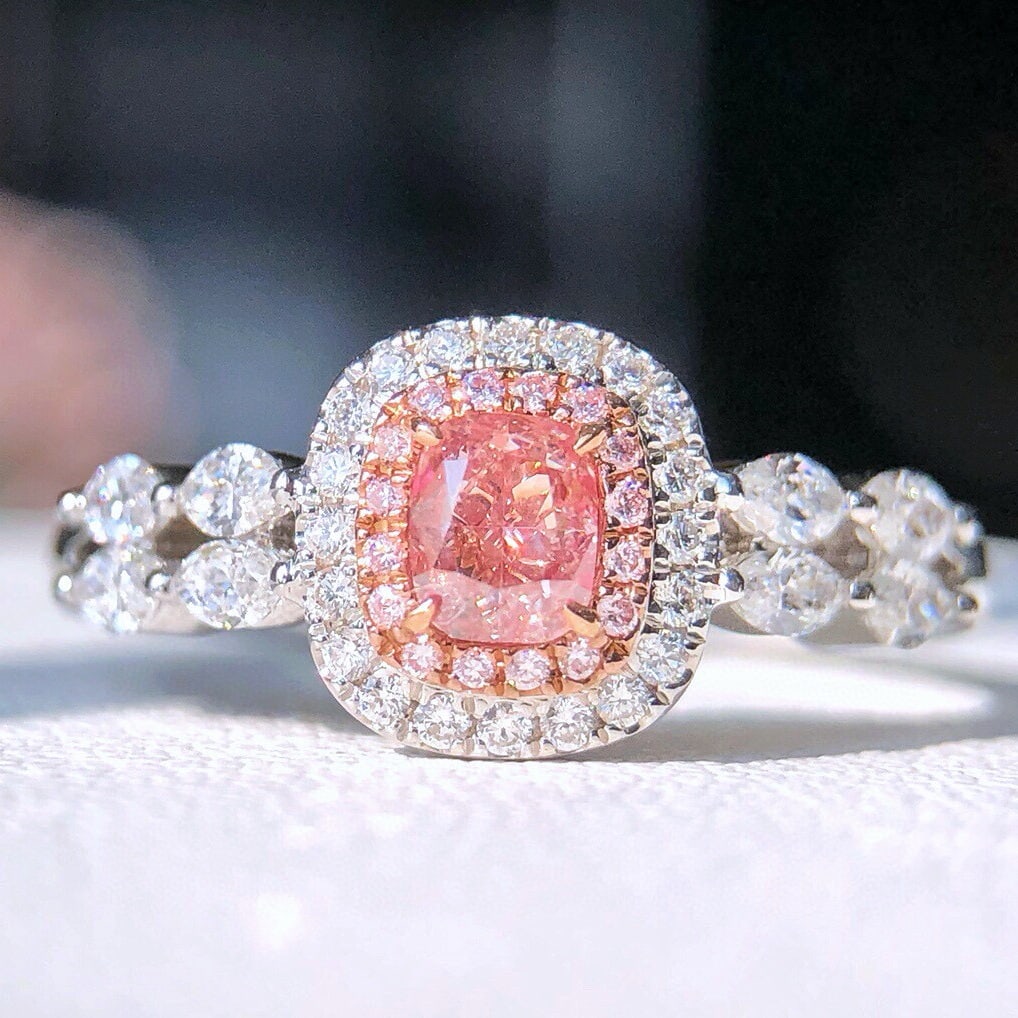 14k Gold 0.61 Ctw Natural Pink Diamond & Diamond Ring: Ref:230944030 // gold content:14k gold // ring size:7. 25us // // main gemstone:pink diamond // shape:cushion // carat weight:0. 24ct // color:pink // treatment:natural // // adjacent gemstone 2 :