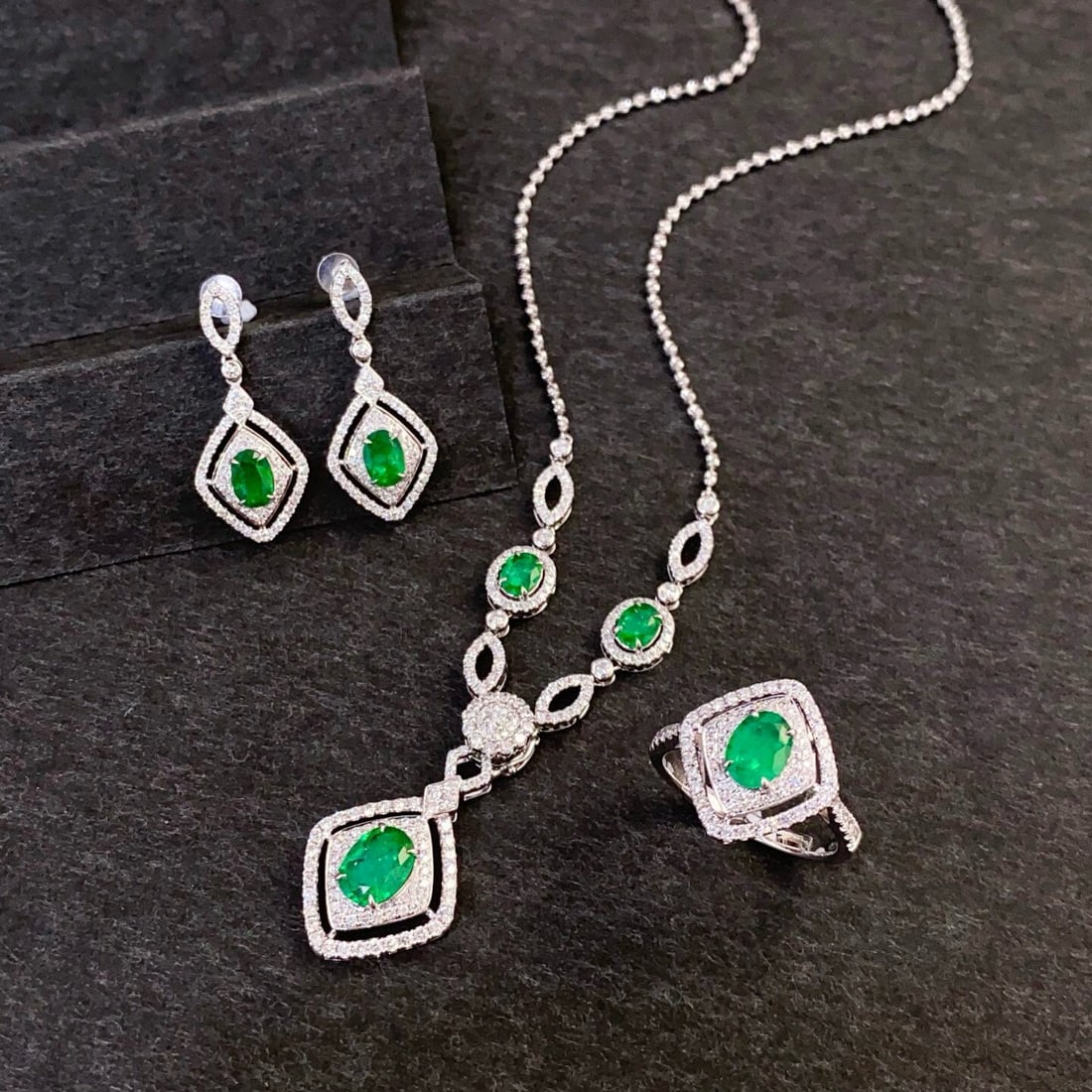 14k Gold 5.60 Ctw Vivid Green Natural Emerald & Diamond Jewelry Set (1 of 8)