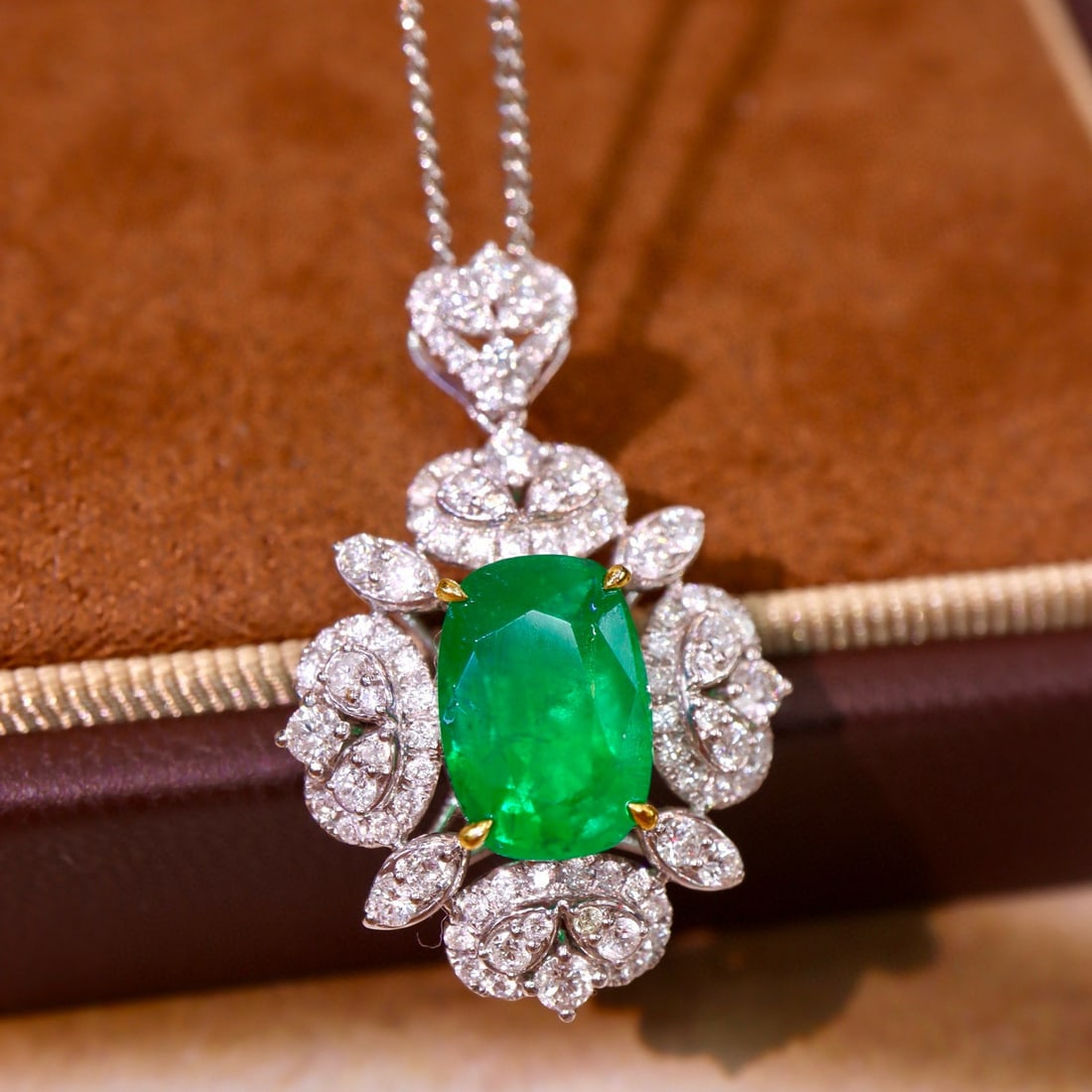 14k Gold 4.02 Ctw Natural Emerald & Diamond Pendant( Without Chain ) - 5