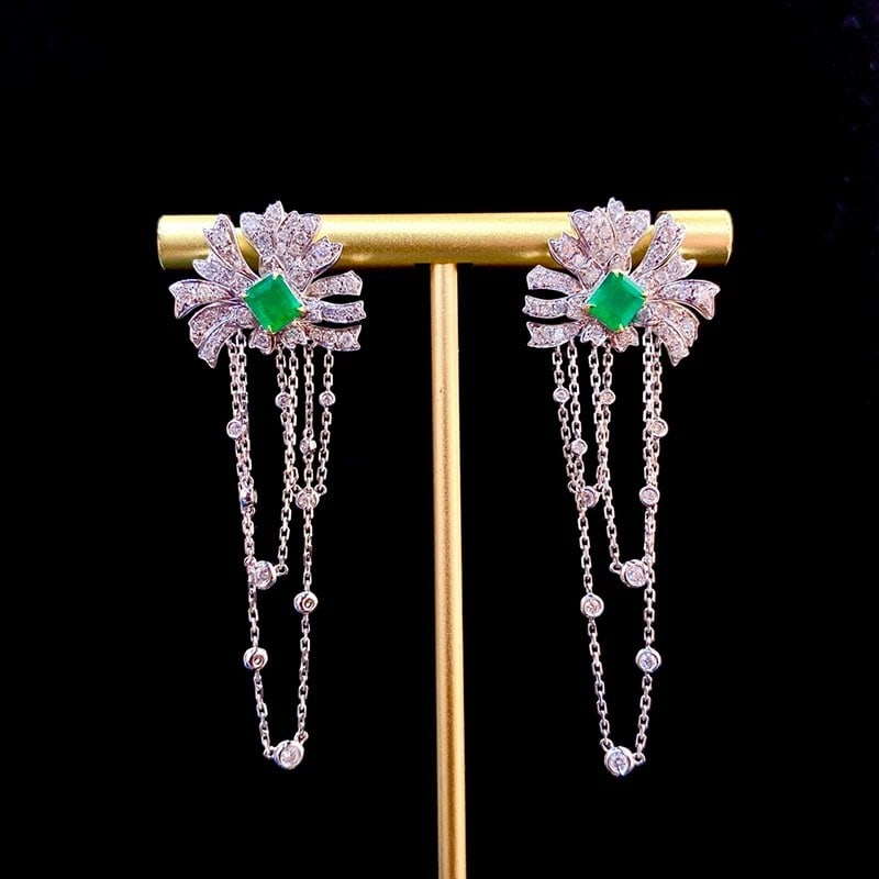 14k Gold 2.26 Ctw Vivid Green Natural Emerald & Diamond Earrings: Ref:230944041 // gold content:14k gold // main gemstone:emerald // shape:octagonal // carat weight:1. 06ct // color:vivid green // treatment:natural // // adjacent gemstone 2 : diamond //