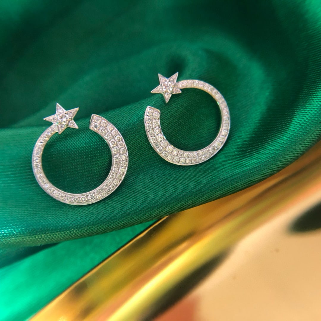 14k Gold 0.48 Ct Natural H Diamond Earrings: Ref:230944075 // gold content:14k gold // main gemstone:diamond // shape:round // carat weight:0. 48ct // clarity grade:vs-si // color:h // treatment:natural // cut grade:g // Condition: NewLow