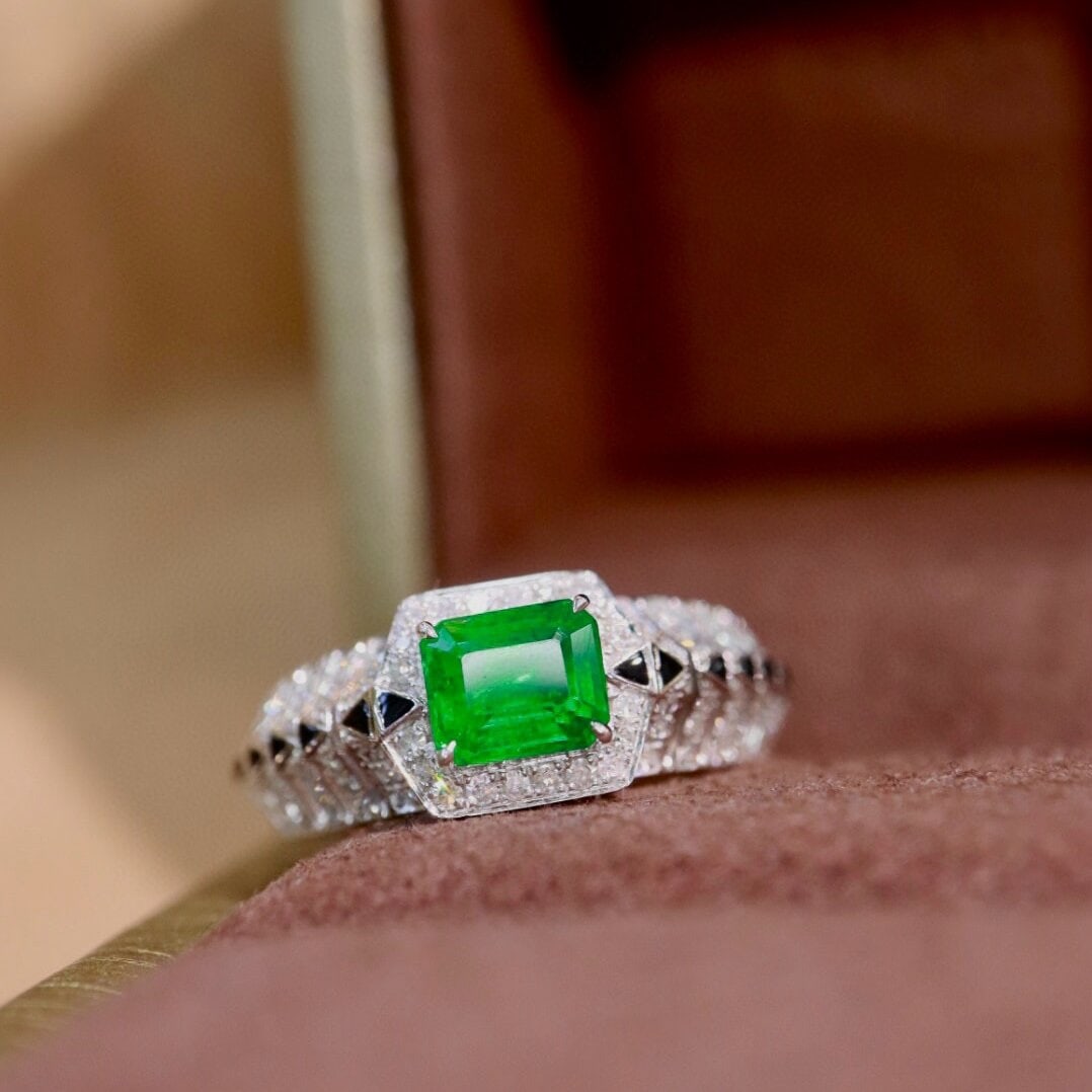 14k Gold 1.00 Ctw Vivid Green Natural Emerald & Diamond Ring: Ref:230944080 // gold content:14k gold // ring size:7. 25us // // main gemstone:emerald // shape:octagonal // carat weight:0. 78ct // color:vivid green // treatment:natural // // adjacent gemstone 2 :