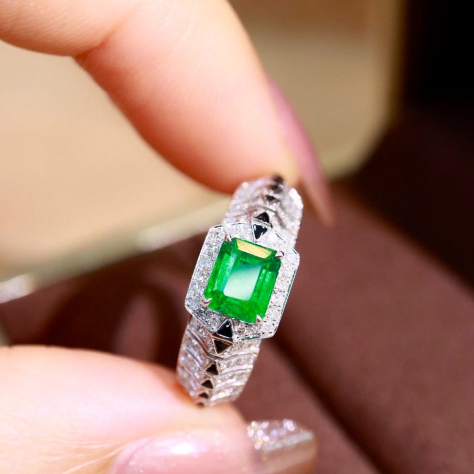 14k Gold 1.00 Ctw Vivid Green Natural Emerald & Diamond Ring - 5