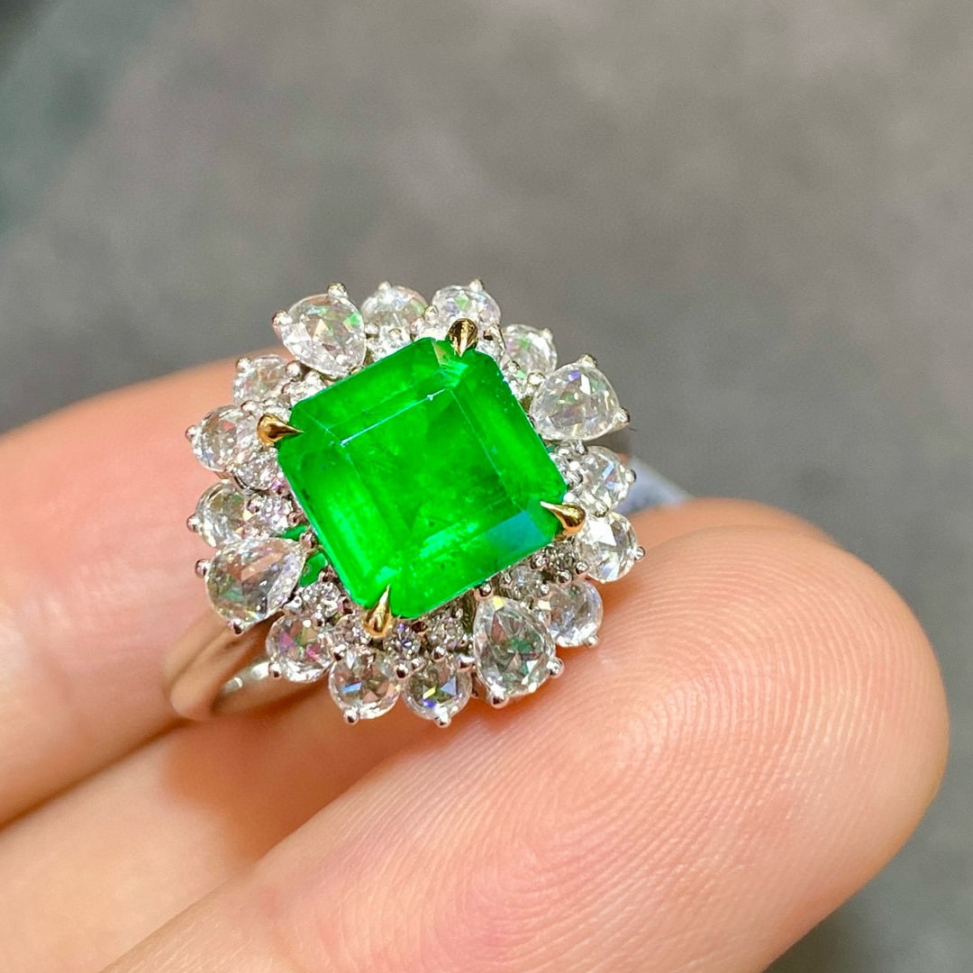 14k Gold 3.50 Ctw Vivid Green Natural Emerald & Diamond Ring: Ref:230944098 // gold content:14k gold // ring size:7. 25us // // main gemstone:emerald // shape:octagonal // carat weight:2. 69ct // color:vivid green // treatment:natural // // adjacent gemstone