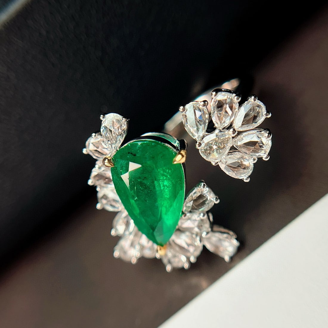 14k Gold 2.05 Ct Vivid Green Natural Emerald & Diamond Ring - 3