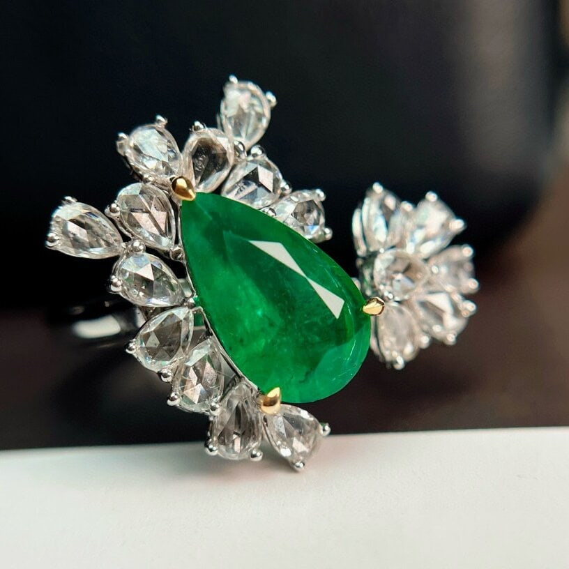 14k Gold 2.05 Ct Vivid Green Natural Emerald & Diamond Ring - 4