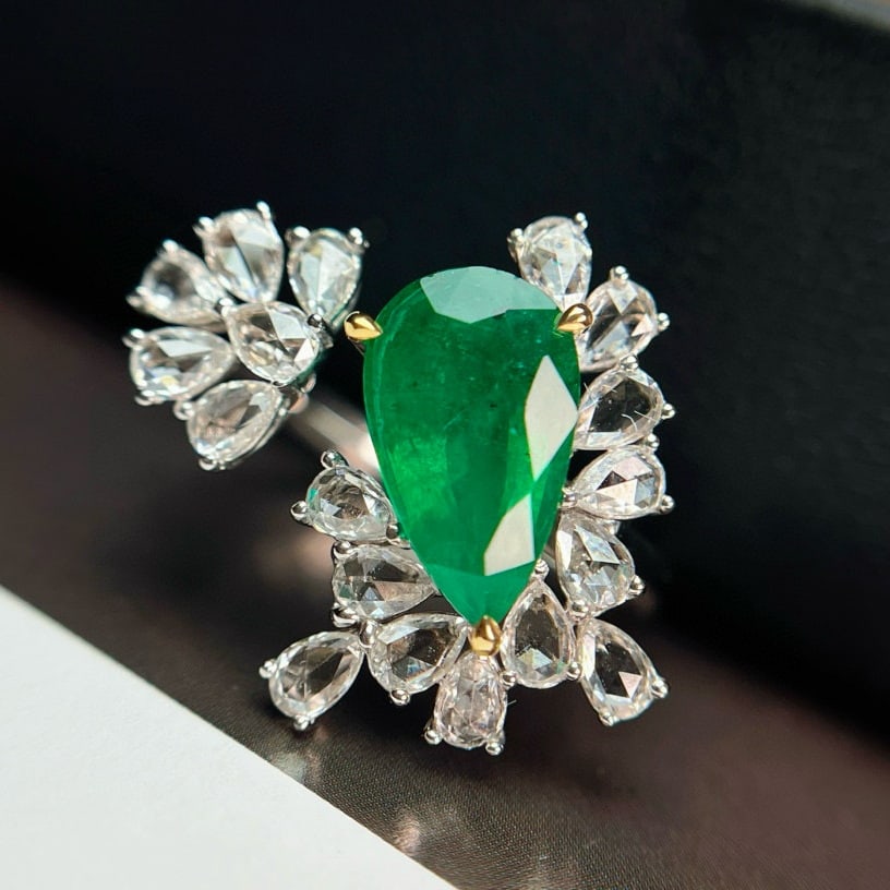 14k Gold 2.05 Ct Vivid Green Natural Emerald & Diamond Ring - 7