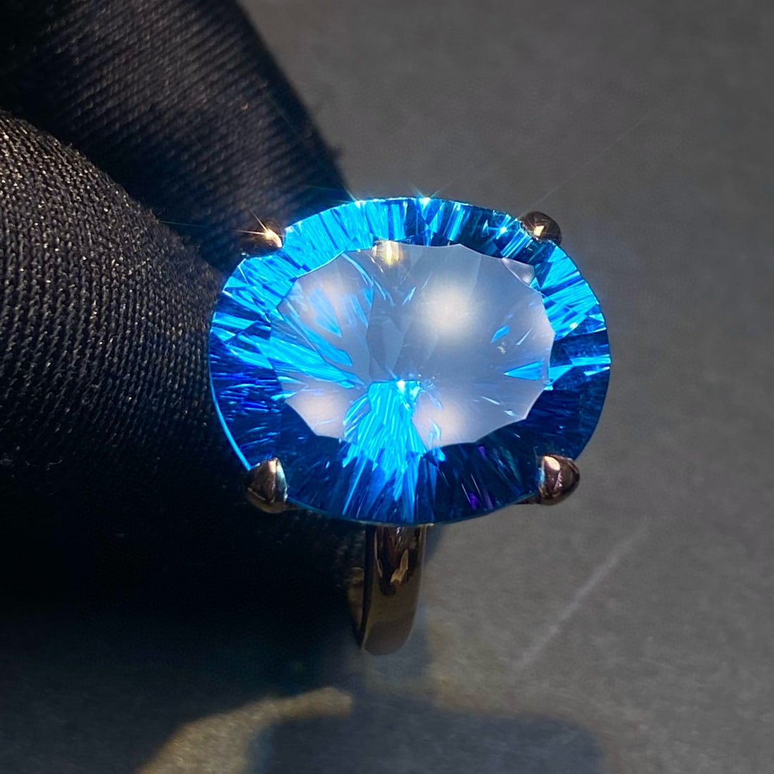 14k Gold 19.4 Ct Natural Topaz Ring - 2