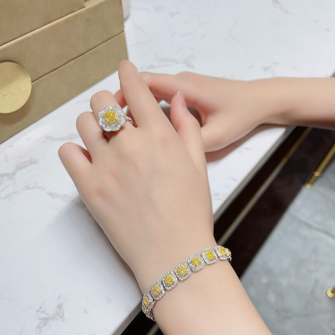 14k Gold 5.09 Ctw Natural Yellow Diamond & Diamond Bracelet - 2