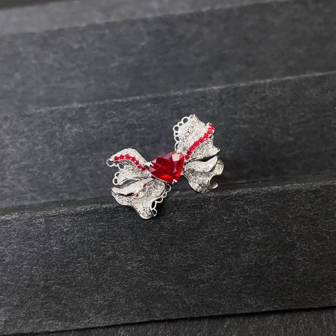 14k Gold 1.50 Ctw Natural Ruby & Diamond Ring: Ref:230944111 // gold content:14k gold // ring size:7. 25us // // main gemstone:ruby // shape:heart // carat weight:1. 02ct // color:pigeonblood red // treatment:natural // // adjacent gemstone 2