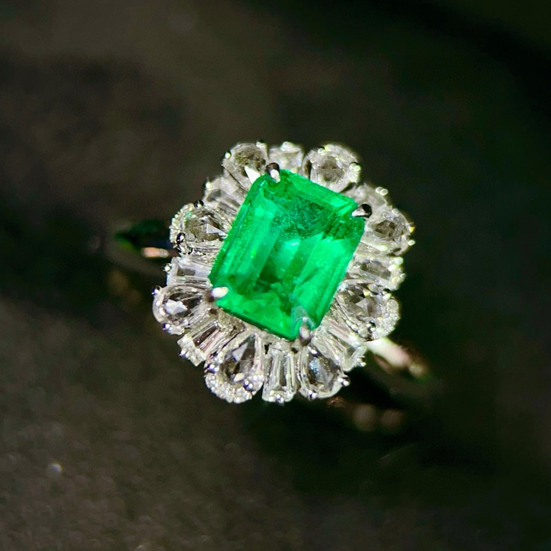 14k Gold 2.47 Ctw Vivid Green Natural Emerald & Diamond Ring - 2