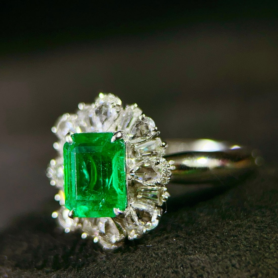 14k Gold 2.47 Ctw Vivid Green Natural Emerald & Diamond Ring - 4