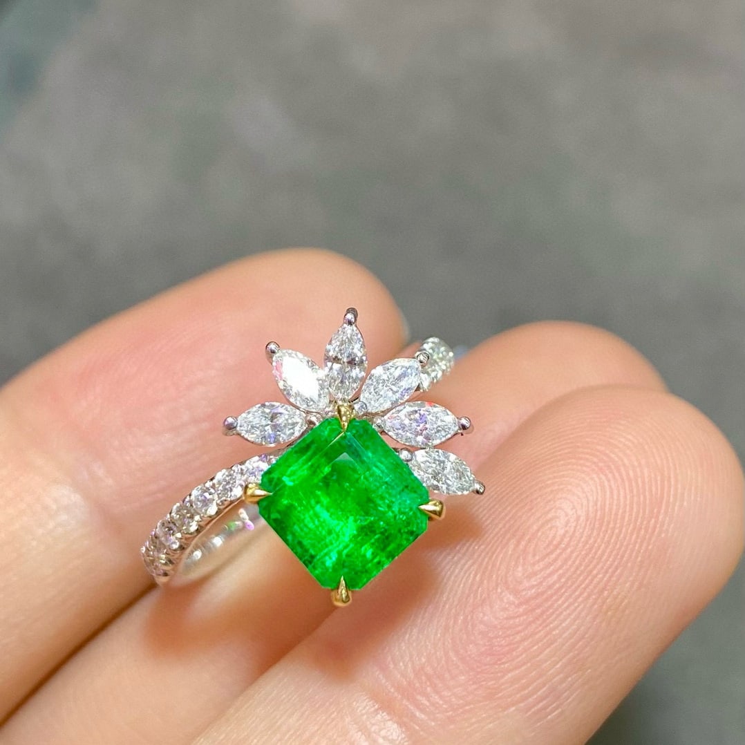 14k Gold 2.34 Ctw Vivid Green Natural Emerald & Diamond Ring (1 of 6)