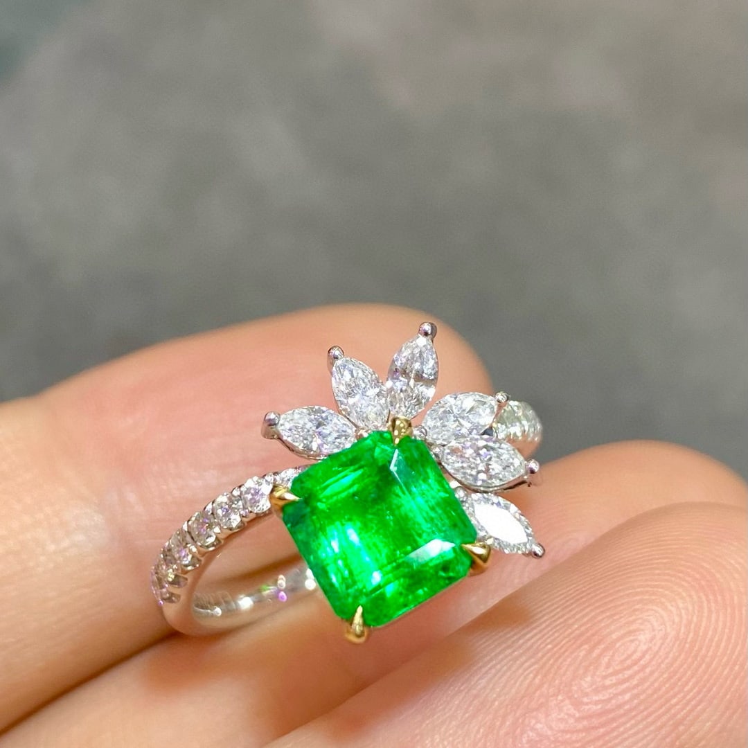 14k Gold 2.34 Ctw Vivid Green Natural Emerald & Diamond Ring - 2