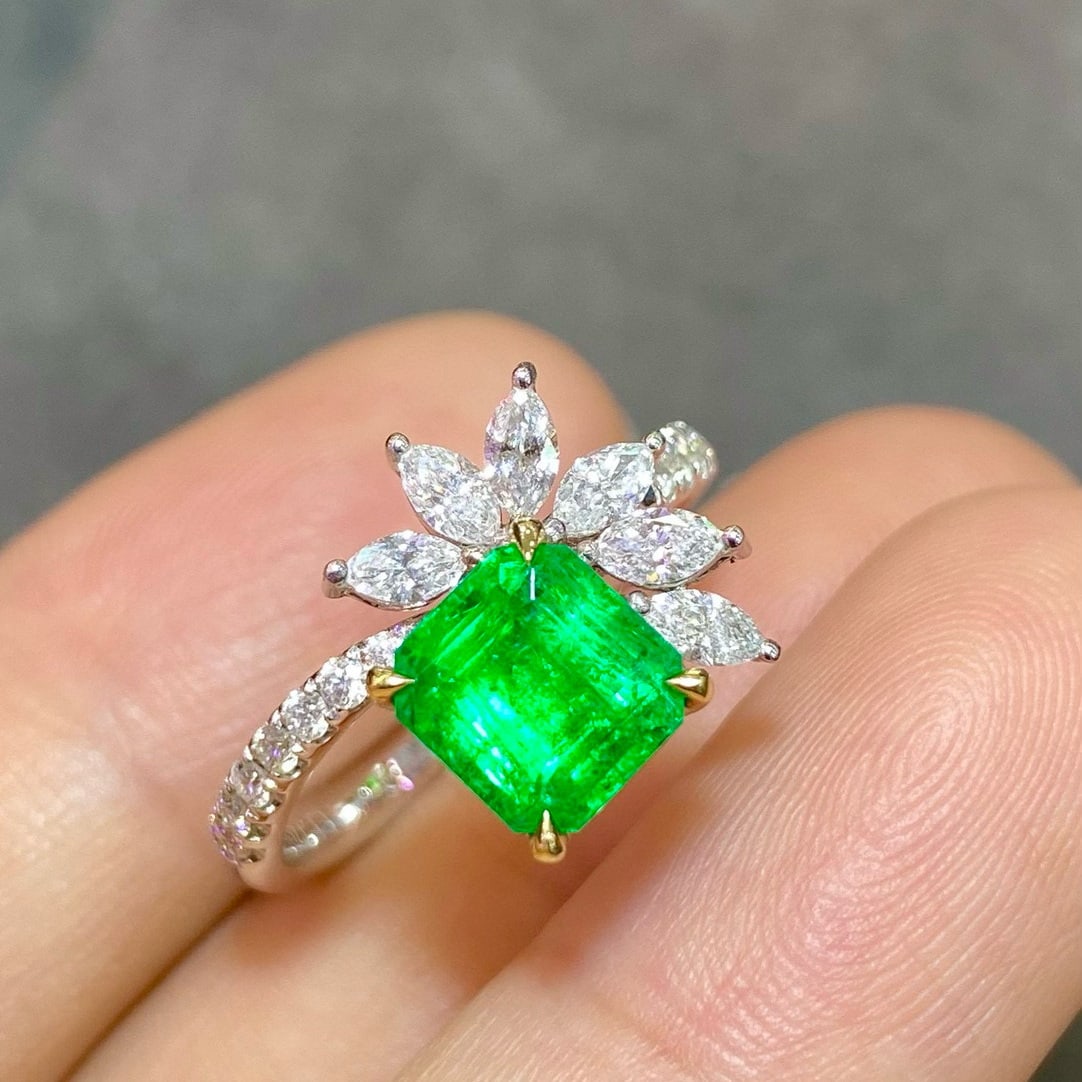 14k Gold 2.34 Ctw Vivid Green Natural Emerald & Diamond Ring - 3