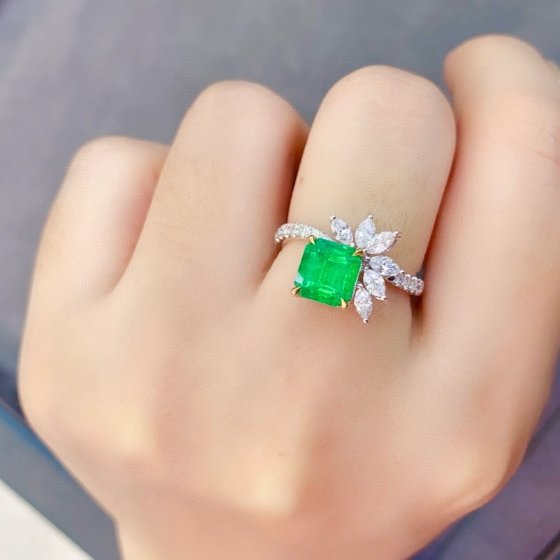 14k Gold 2.34 Ctw Vivid Green Natural Emerald & Diamond Ring - 4