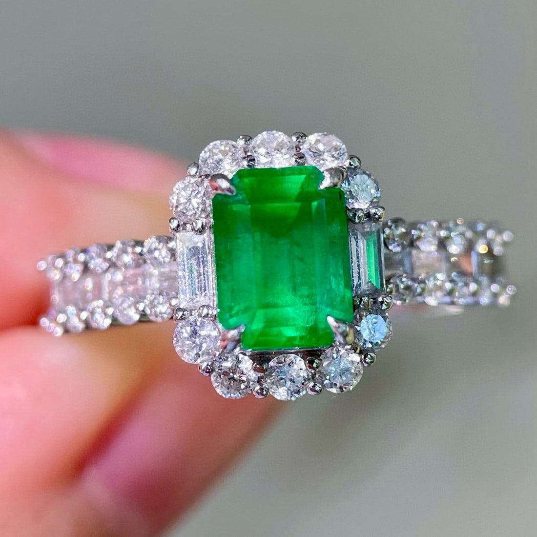 14k Gold 2.12 Ctw Vivid Green Natural Emerald & Diamond Ring (1 of 7)