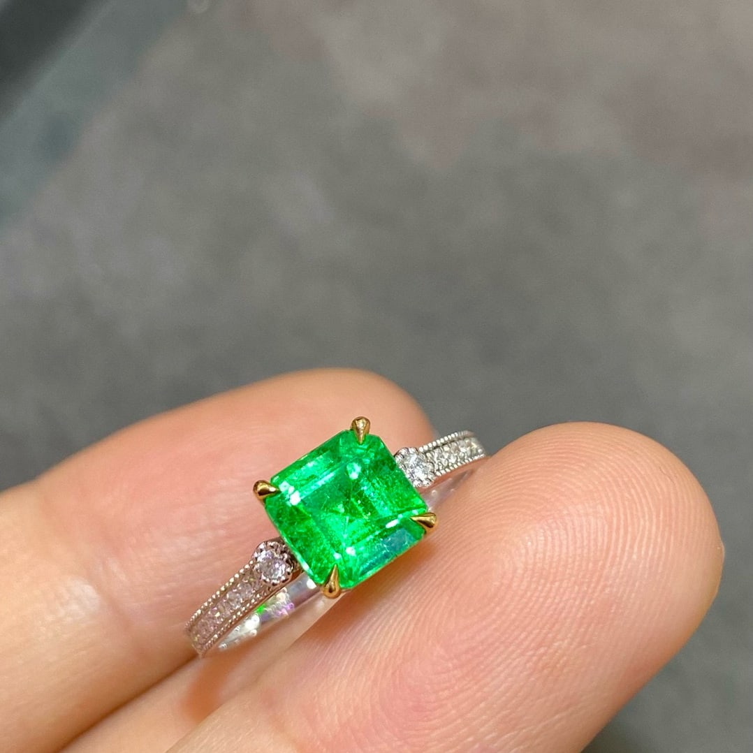 14k Gold 1.90 Ctw Vivid Green Natural Emerald & Diamond Ring - 2