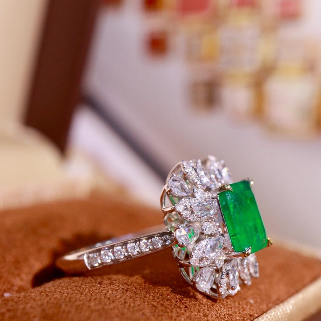 14k Gold 2.42 Ctw Vivid Green Natural Emerald & Diamond Ring - 2