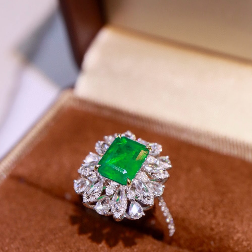 14k Gold 2.42 Ctw Vivid Green Natural Emerald & Diamond Ring - 3