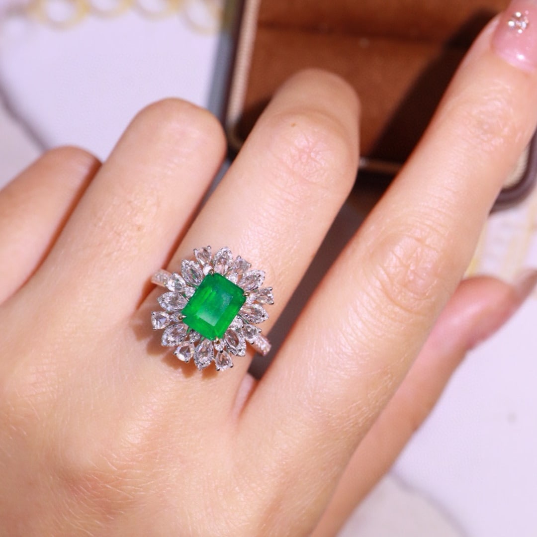 14k Gold 2.42 Ctw Vivid Green Natural Emerald & Diamond Ring - 4