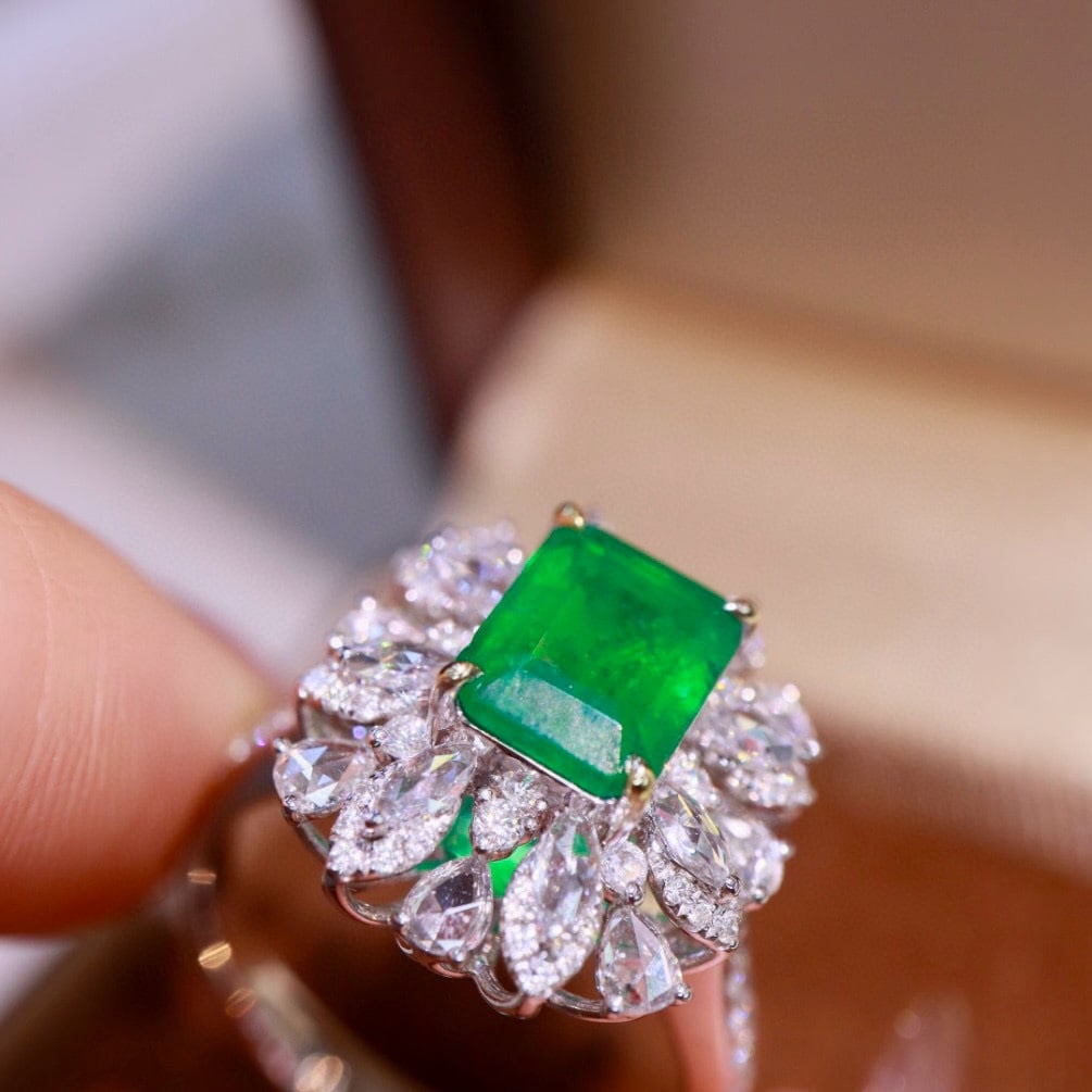 14k Gold 2.42 Ctw Vivid Green Natural Emerald & Diamond Ring - 6