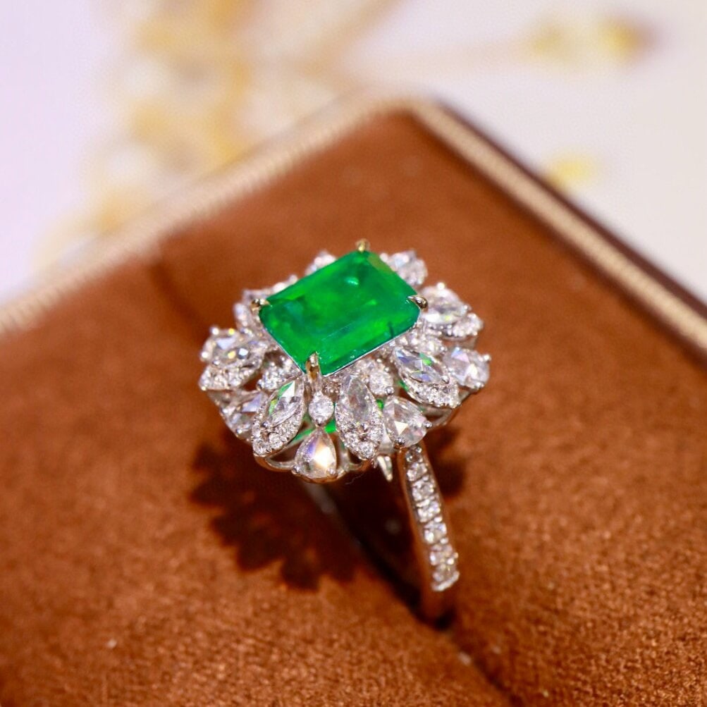 14k Gold 2.42 Ctw Vivid Green Natural Emerald & Diamond Ring - 8