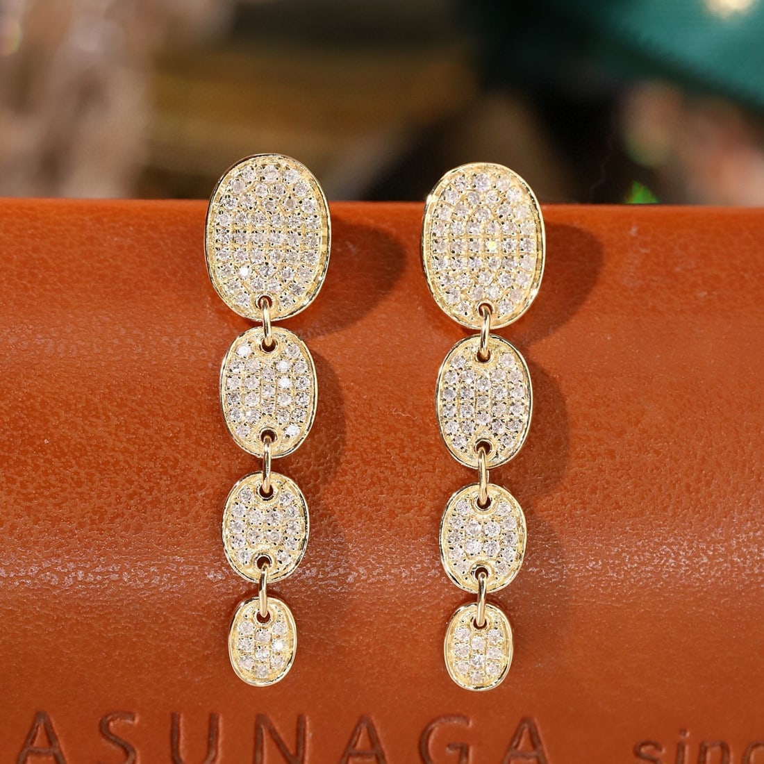 14k Gold 0.6 Ct Natural H Diamond Earrings: Ref:230944176 // gold content:14k gold // main gemstone:diamond // shape:round // carat weight:0. 6ct // clarity grade:vs-si // color:h // treatment:natural // cut grade:g // Condition: NewLow