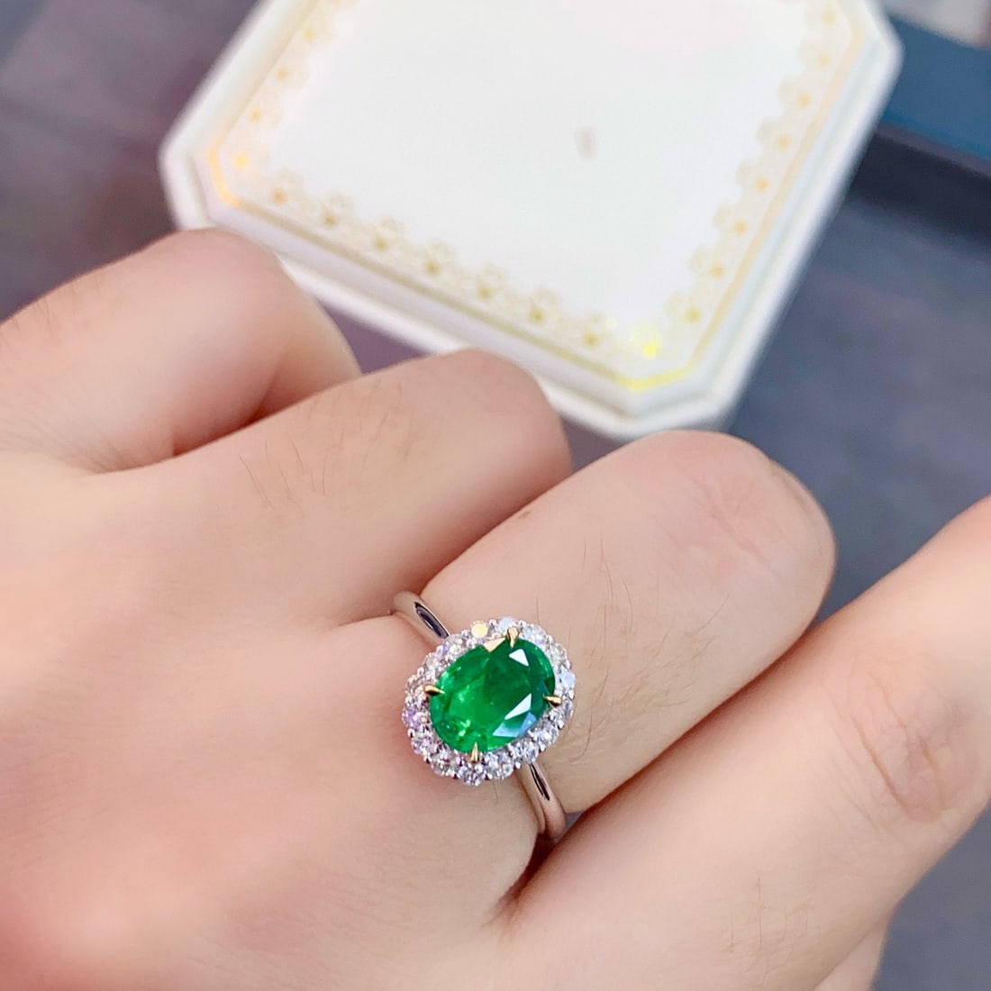 14k Gold 1.73 Ctw Vivid Green Natural Emerald & Diamond Ring - 5