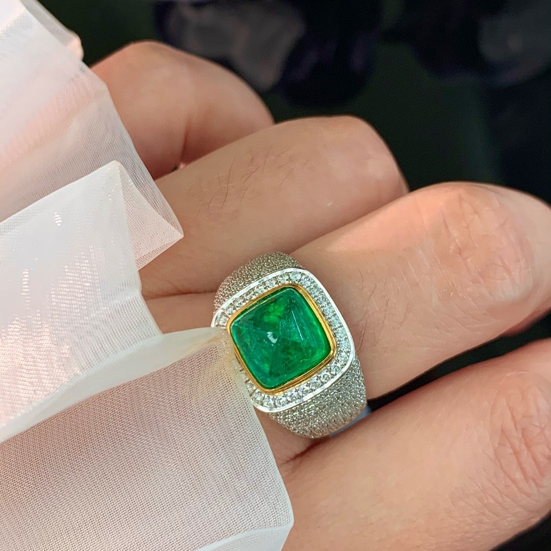 14k Gold 3.7 Ct Natural Emerald & Diamond Ring - 6