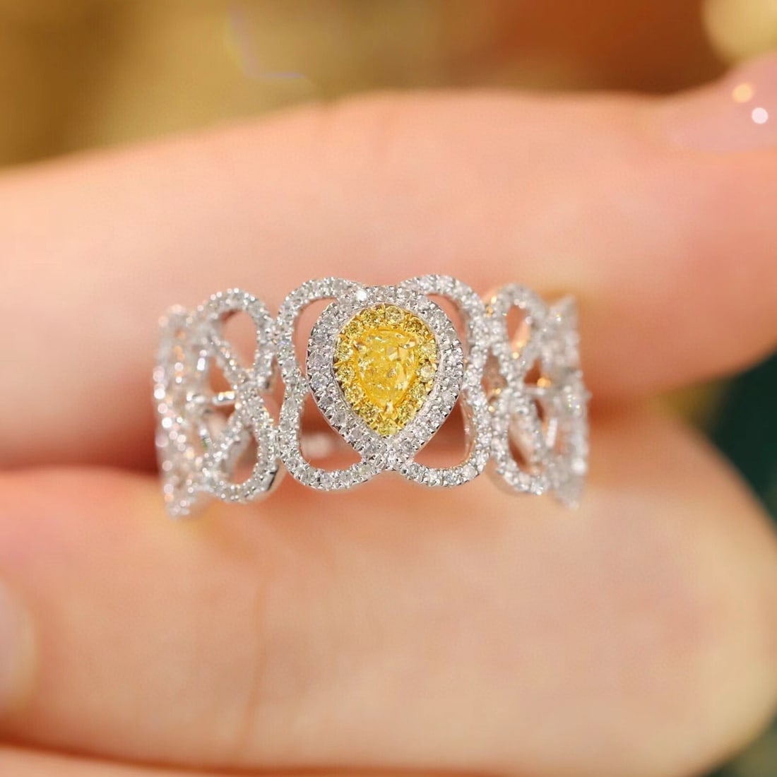 14k Gold 0.55 Ctw Natural Yellow Diamond & Diamond Ring - 6
