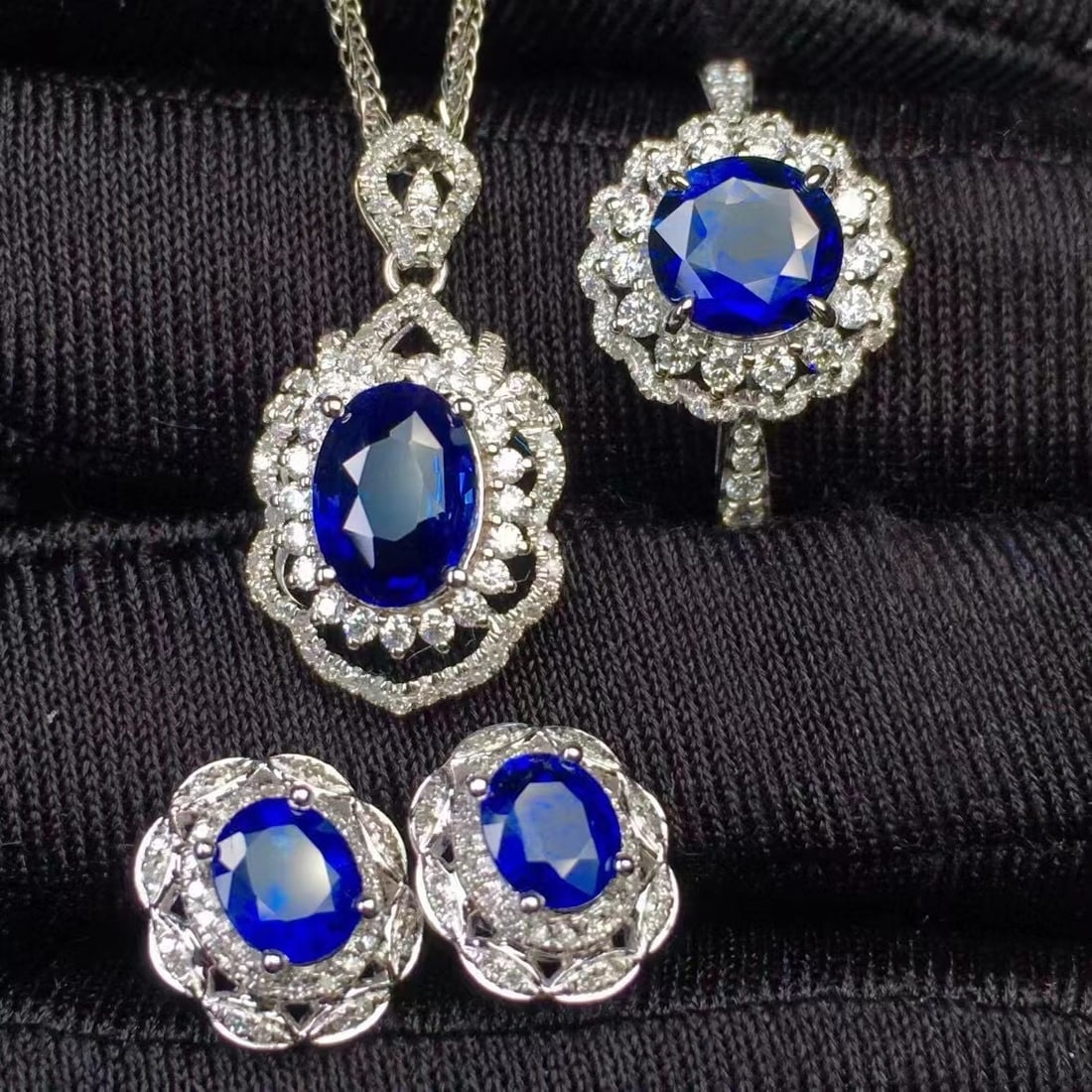 14k Gold 3.93 Ct Vivid Blue Natural Sapphire & Diamond Jewelry Set - 3