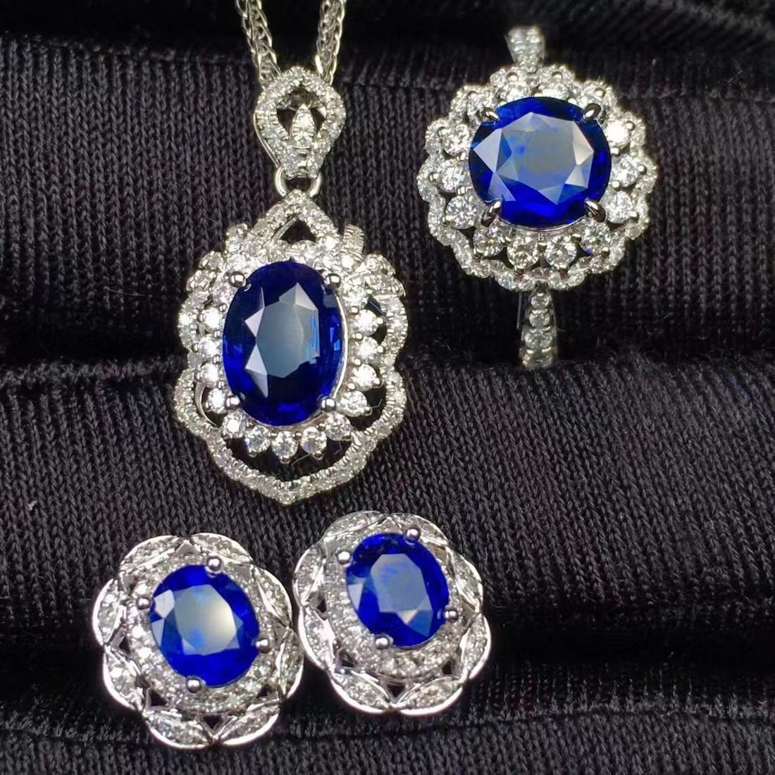 14k Gold 3.93 Ct Vivid Blue Natural Sapphire & Diamond Jewelry Set - 5