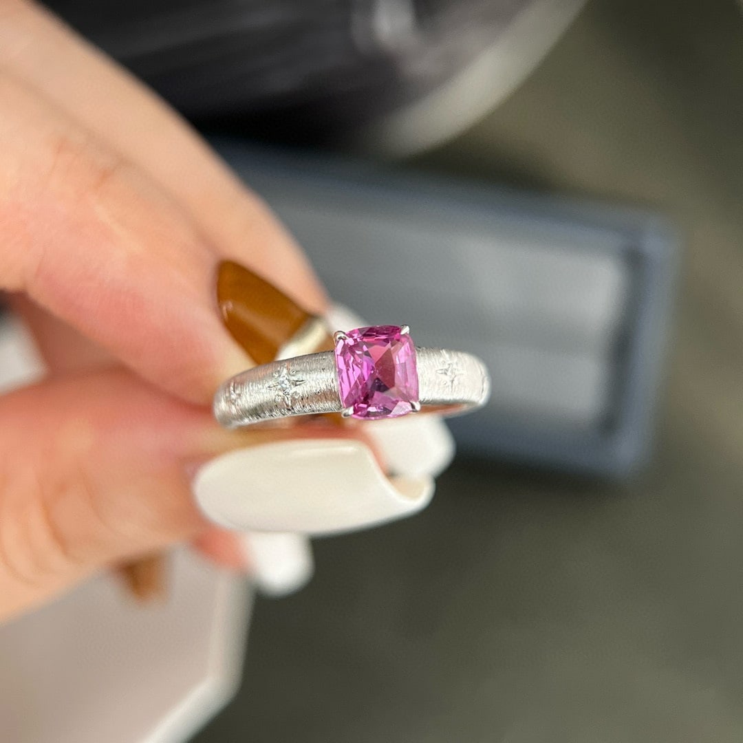 14k Gold 1.07 Ctw Natural Padparadscha Sapphire & Diamond Ring: Ref:230944207 // gold content:14k gold // ring size:7. 25us // // main gemstone:padparadscha sapphire // shape:cushion // carat weight:1. 04ct // color:orangish pink // treatment:natural // // adjacen