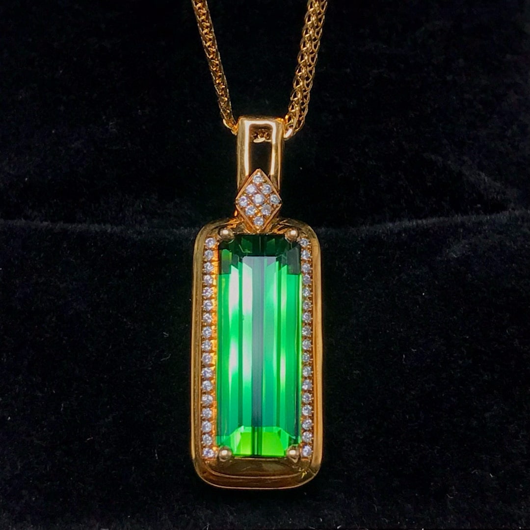14k Gold 4.48 Ct Natural Tourmaline & Diamond Pendant( Without Chain ): Ref:230944210 // gold content:14k gold // main gemstone:tourmaline // shape:octagonal // carat weight:4. 48ct // color:green // treatment:natural // // adjacent gemstone 2 : diamond // number of