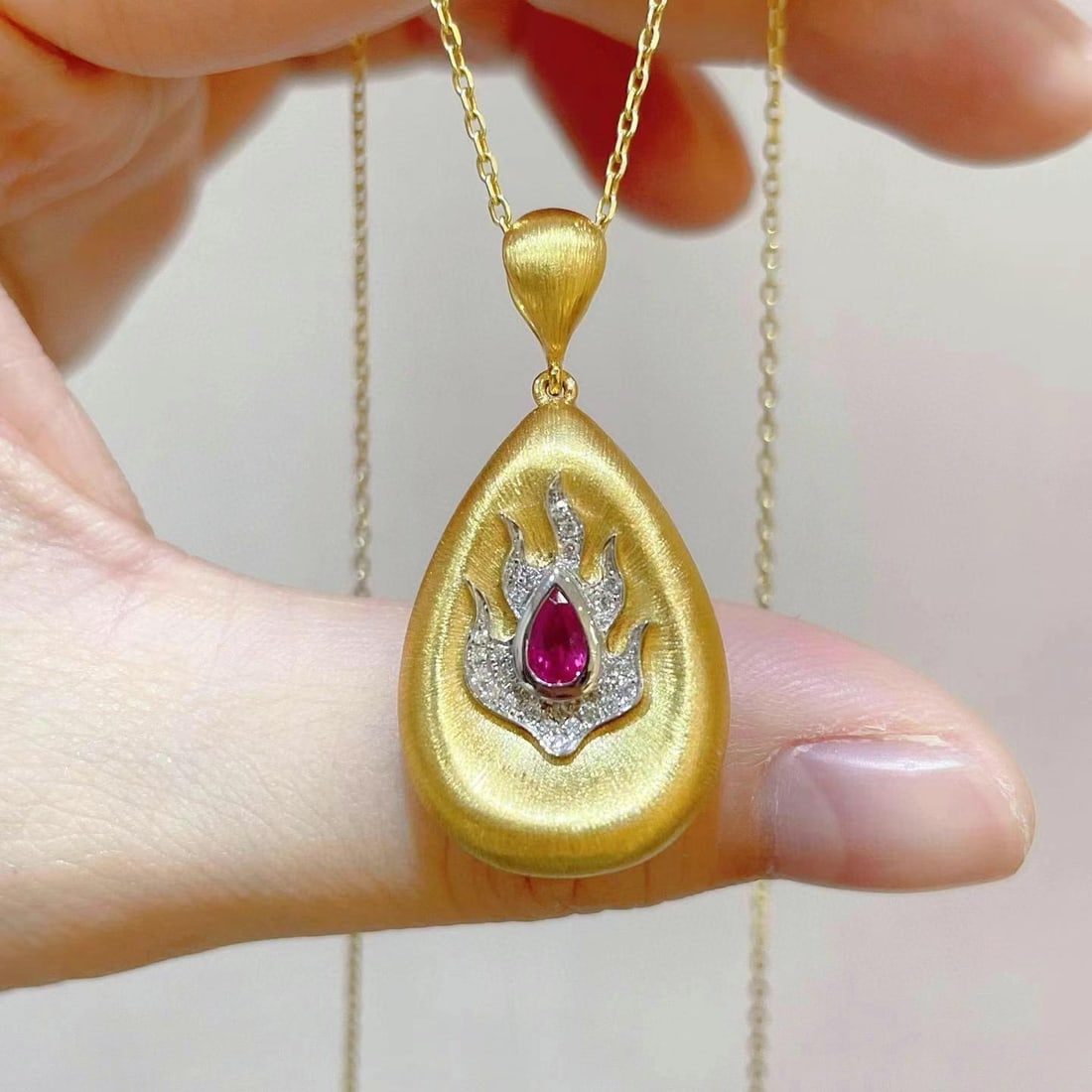 14k Gold 0.40 Ctw Natural Ruby & Diamond Pendant( Without Chain ): Ref:230944224 // gold content:14k gold // main gemstone:ruby // shape:pear // carat weight:0. 31ct // color:red // treatment:natural // // adjacent gemstone 2 : diamond // shape:round // carat