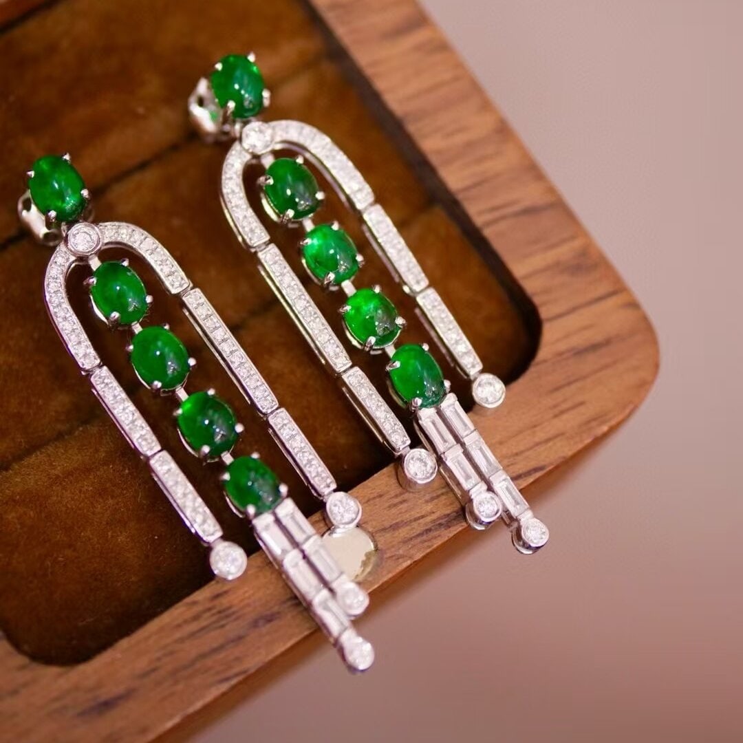 14k Gold 3.17 Ctw Vivid Green Natural Emerald & Diamond Earrings: Ref:230944237 // gold content:14k gold // main gemstone:emerald // shape:oval // carat weight:2. 5ct // color:vivid green // treatment:natural // // adjacent gemstone 2 : diamond // shape:multiply