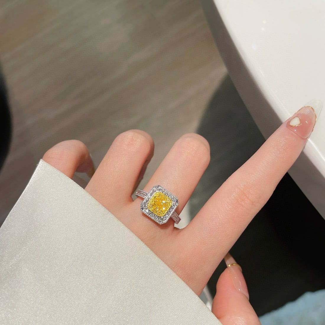 14k Gold 0.81 Ctw Natural Yellow Diamond & Diamond Ring - 3